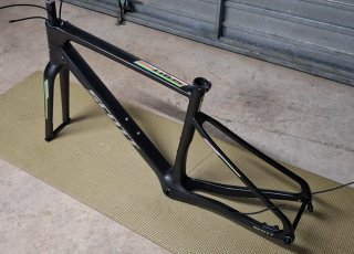 Cuadro y horquilla gravel carbono