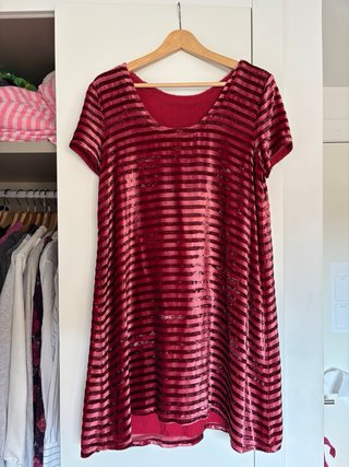 Vestido Hoss Intropia Rayas Rosas y Rojas