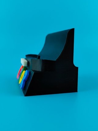 Supporto per Game Boy Color stampato in 3D con PLA