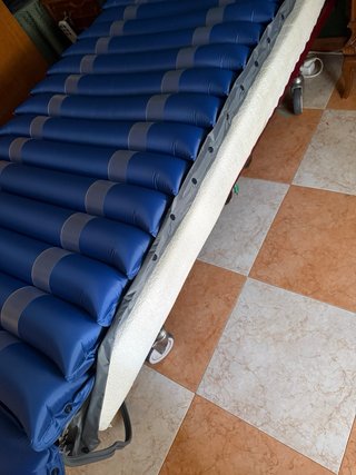 Colchón antiescaras tubular con compresor
