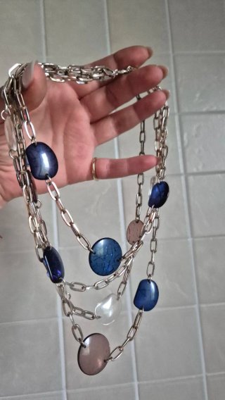 Collana multistrato con pietre blu e argento