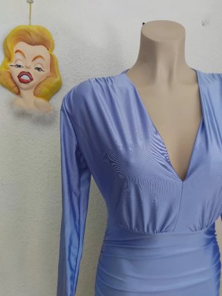 Vestido satinado lila manga larga