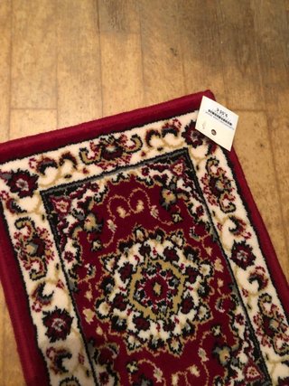Tappeto decorativo rosso e multicolore