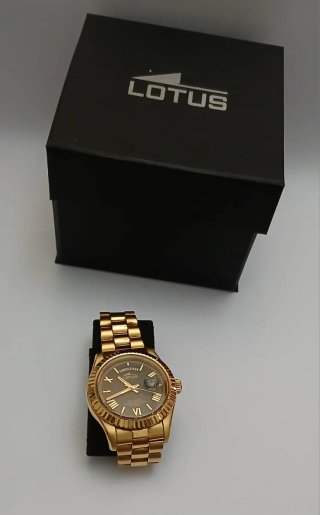 Reloj Lotus Dorado y Gris