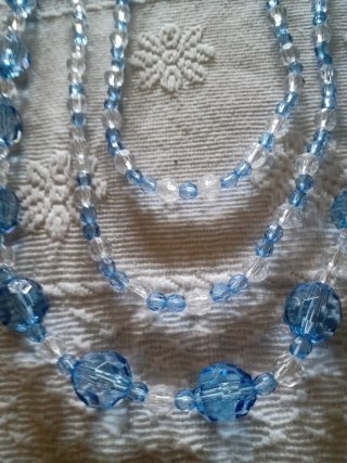 Cinturón/Collar de cuentas azul y blanco transpare