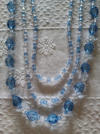 Cinturón/Collar de cuentas azul y blanco transpare