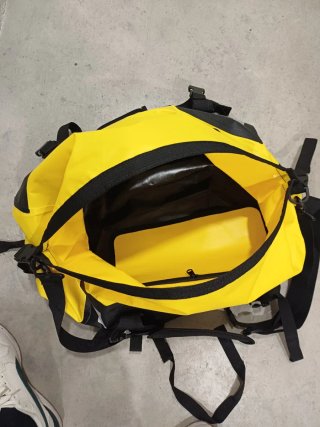 Bolsa de moto impermeable amarilla y negra. 40 l