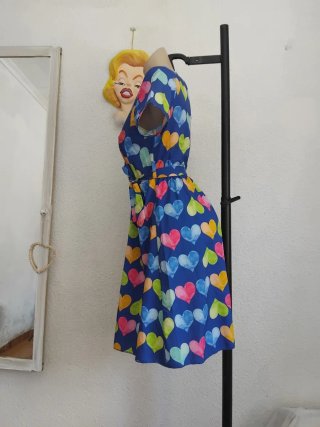 Vestido Azul con Estampado de Corazones