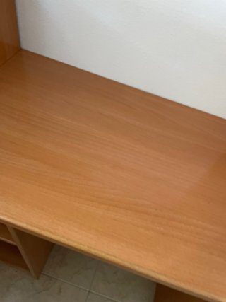 Escritorio madera con estantes
