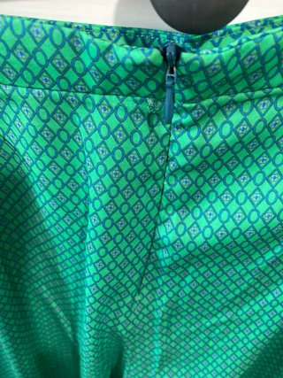Pantalón verde pata ancha estampado