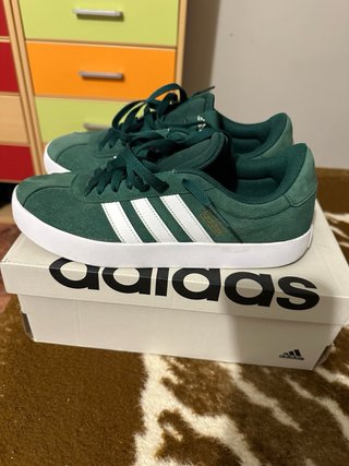 Zapatillas Adidas Verdes y Blancas como nuevas