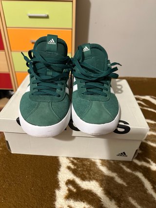 Zapatillas Adidas Verdes y Blancas como nuevas