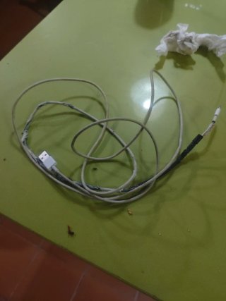 Cavo iPhone originale Apple. Praticamente nuovo.