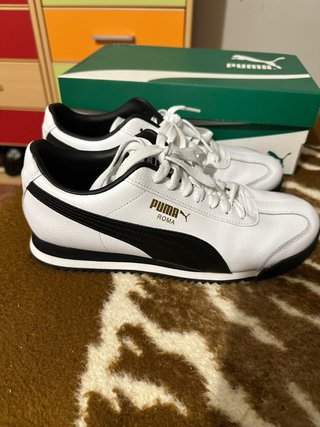 Zapatillas Puma Roma Blancas y Negras casi nuevas