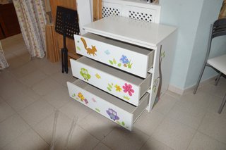 Cómoda 3 cajones con adhesivos