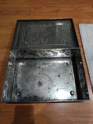 Caja de metal grande
