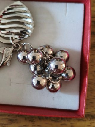 Portachiavi acciaio con cuore e sfere