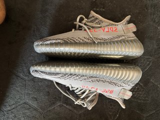Zapatillas marca Adidas Yeezy Boost 350 V2 Beluga