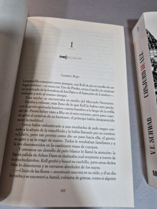 Trilogía Una magia mas oscura