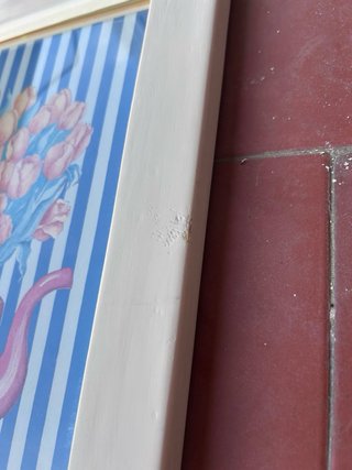 Cuadro de tulipanes en tetera rosa