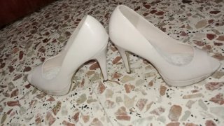 Zapatos de tacón blancos