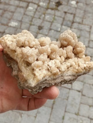 Calcite minerale grezzo