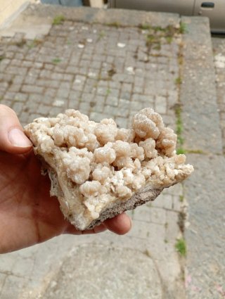 Calcite minerale grezzo