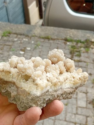 Calcite minerale grezzo