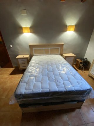 Dormitorio de matrimonio con armario