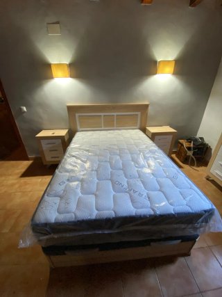 Dormitorio de matrimonio con armario