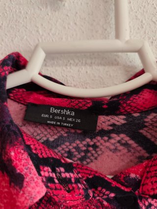 Camisa de chica talla S de Bershka.
