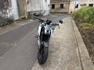 Zontes ZT125-U Moto Naked Negra/Plateada