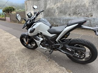 Zontes ZT125-U Moto Naked Negra/Plateada