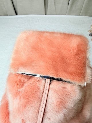 Mochila de pelo rosa Zara