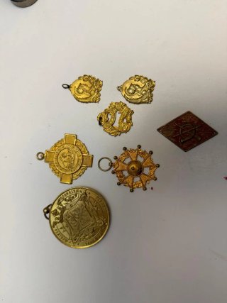 Lote de 7 medallas doradas