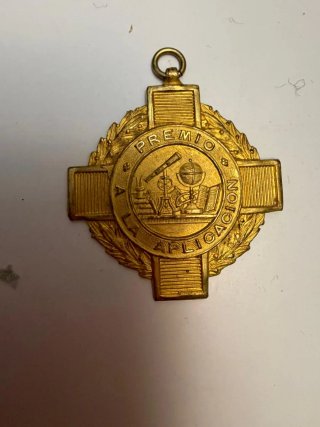 Lote de 7 medallas doradas