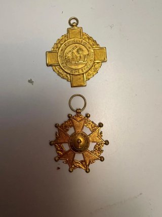 Lote de 7 medallas doradas
