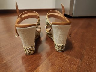 Sandali Bata con zeppa