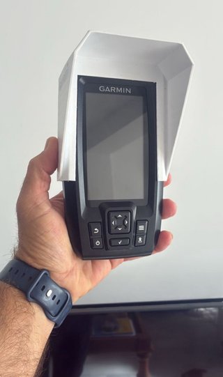 Visera Garmin Striker 4 / 4 Plus