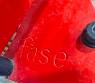 Lámpara Flexo FASE Roja Metálica