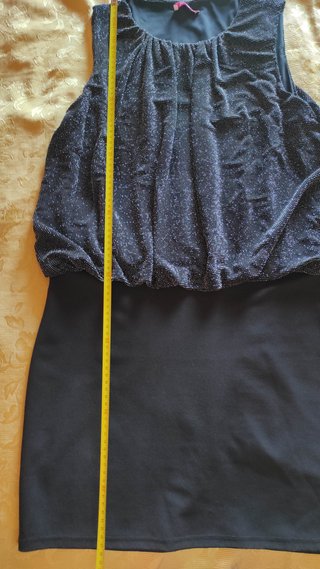 Abito elegante nero con dettagli argento