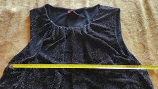 Abito elegante nero con dettagli argento