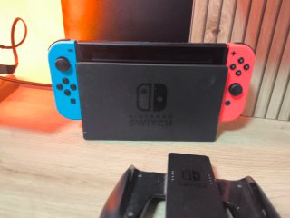Nintendo Switch Azul y Rojo muy completa