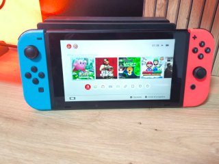 Nintendo Switch Azul y Rojo muy completa