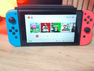 Nintendo Switch Azul y Rojo muy completa