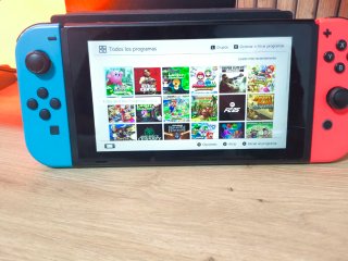 Nintendo Switch Azul y Rojo muy completa