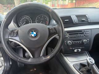 BMW Serie 1 118d Libro oficial y muy cuidado