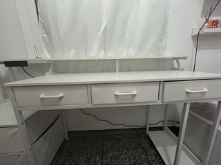 Escritorio blanco