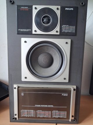 2 Altavoces Philips 50W + 1 Subwoofer 50W