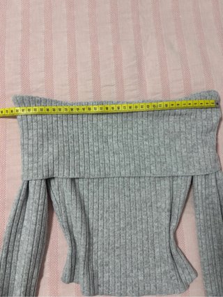 Top Gris Claro Hombros Descubiertos Manga Larga